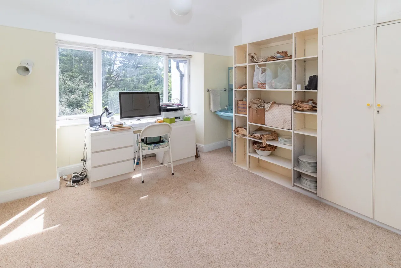 Canons Drive, Edgware, HA8, photo 8