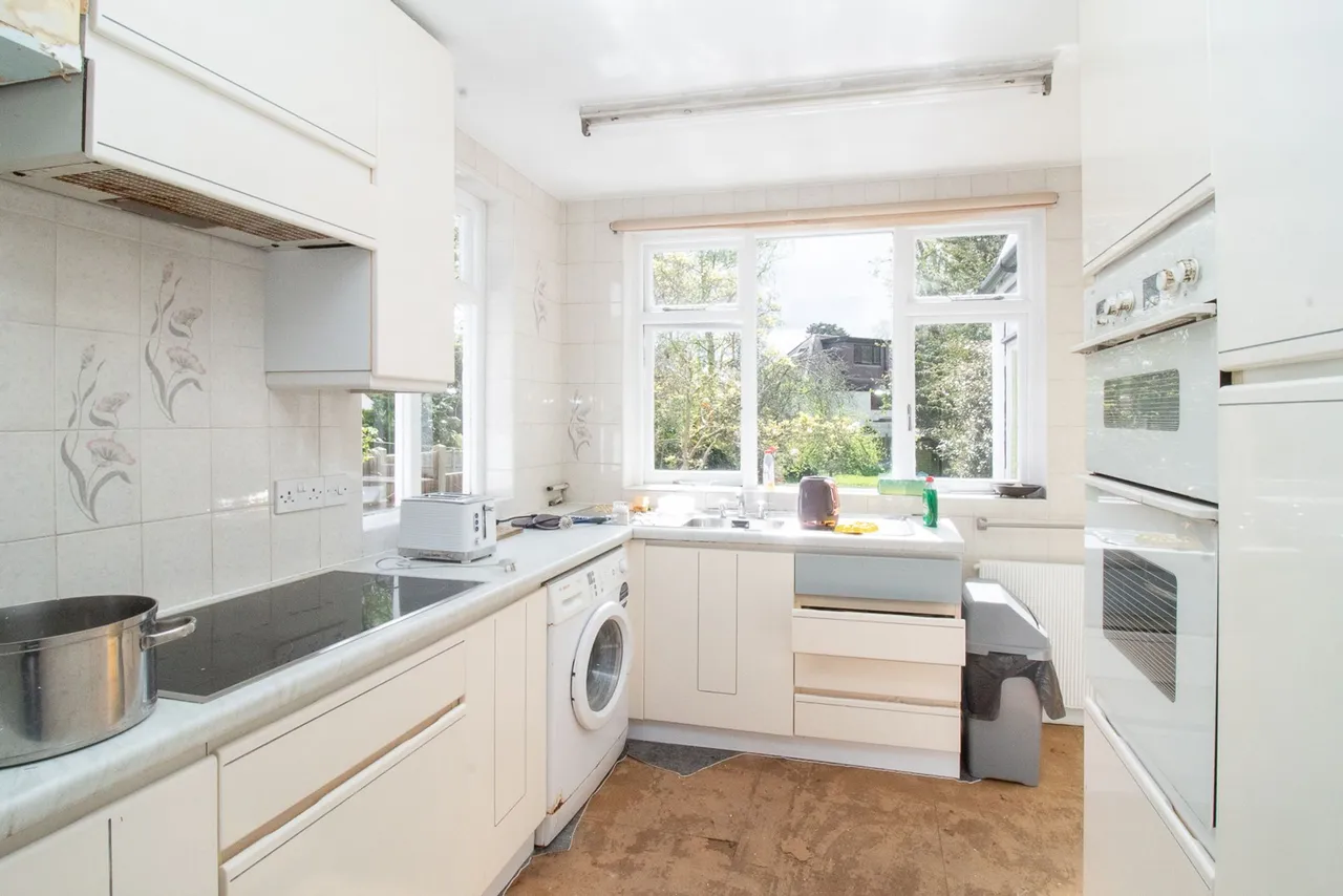 Canons Drive, Edgware, HA8, photo 5