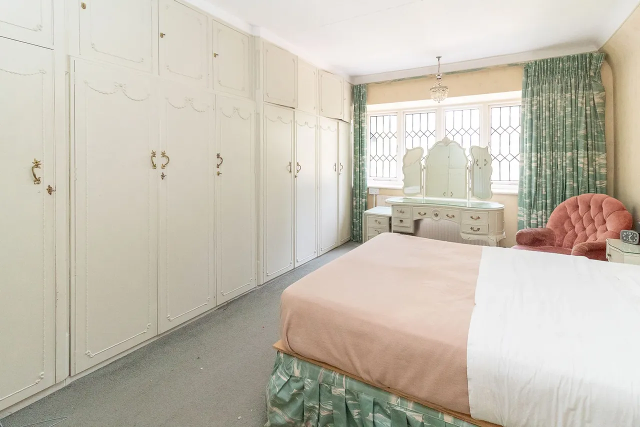Canons Drive, Edgware, HA8, photo 7