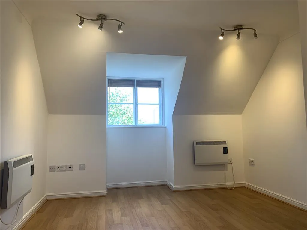Coy Court, AYLESBURY, photo 5