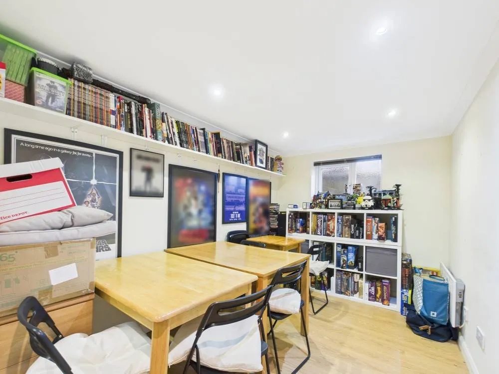 Glenfield Road, Ashford, TW15, photo 9