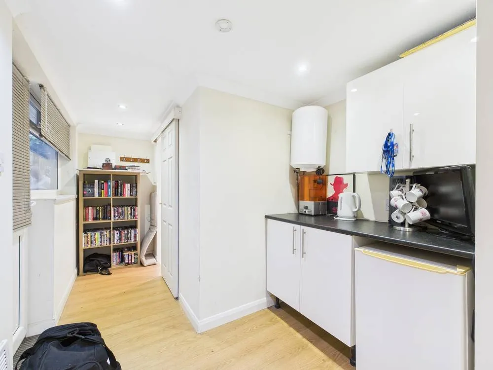 Glenfield Road, Ashford, TW15, photo 10
