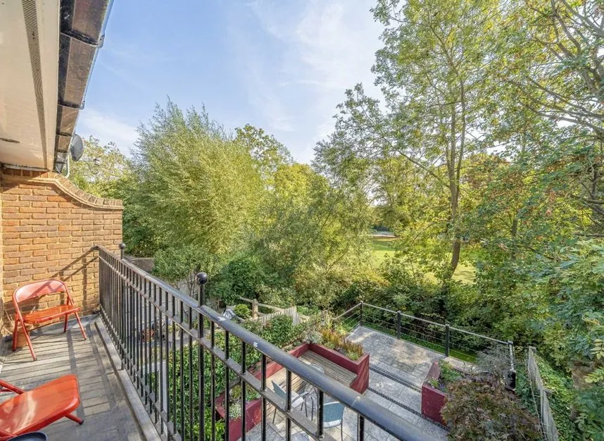 Oxford Row, Sunbury-On-Thames, TW16, photo 9