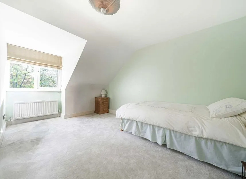 Oxford Row, Sunbury-On-Thames, TW16, photo 6
