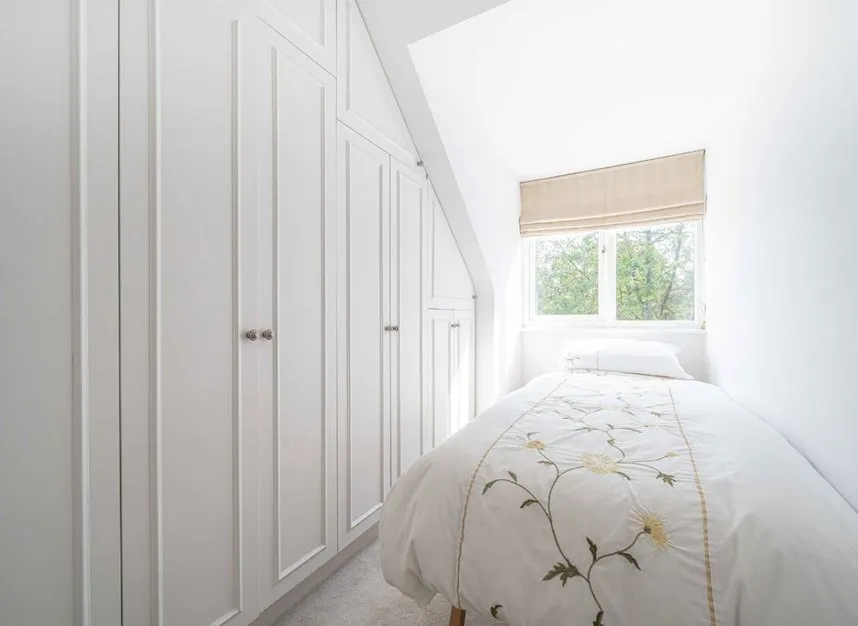 Oxford Row, Sunbury-On-Thames, TW16, photo 7