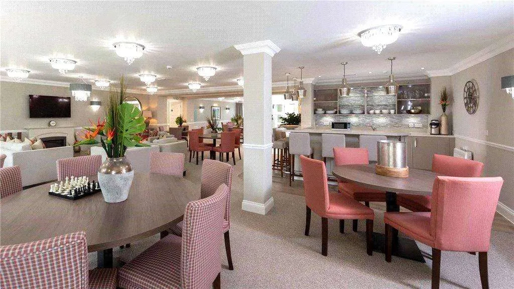 Great Tattenhams, Epsom, KT18, photo 6
