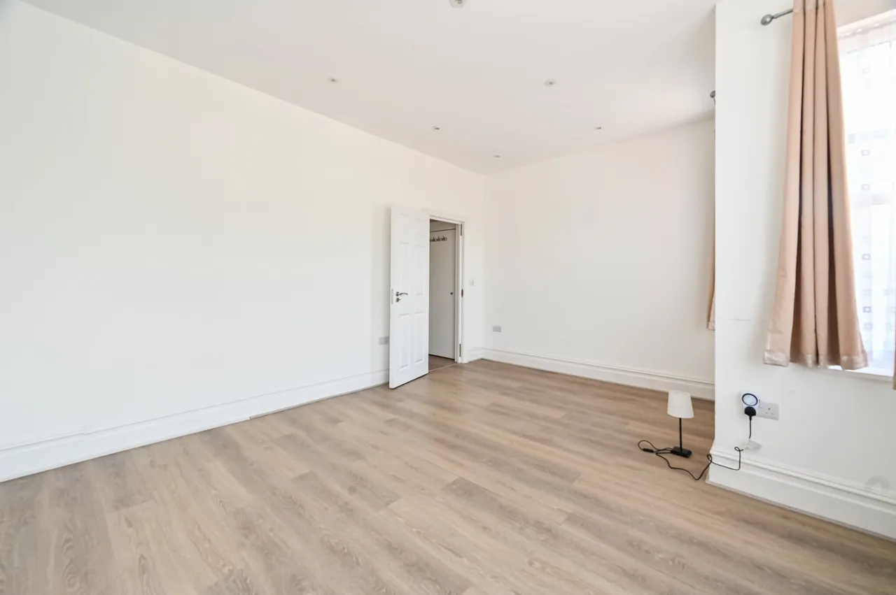 Flat B, 18 Frome Road, London, photo 8