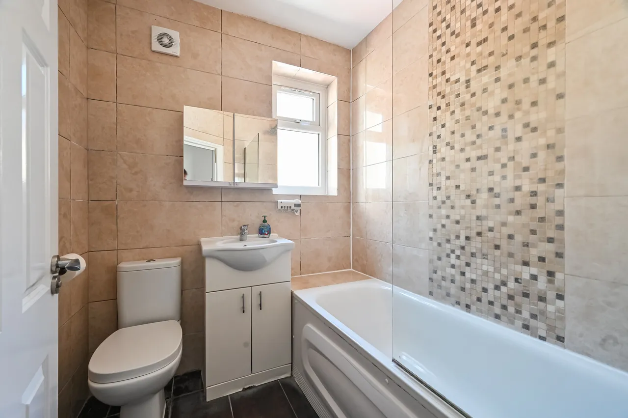Flat B, 18 Frome Road, London, photo 6
