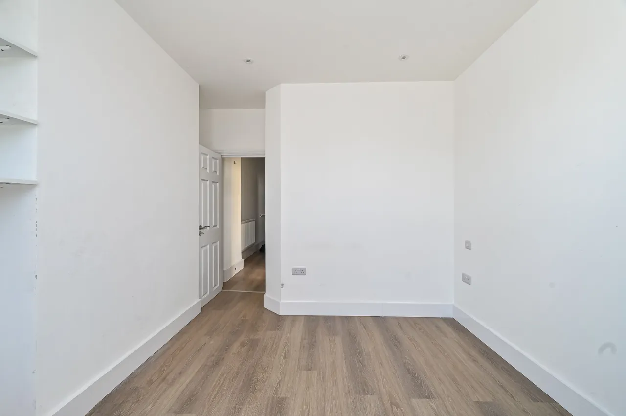Flat B, 18 Frome Road, London, photo 9