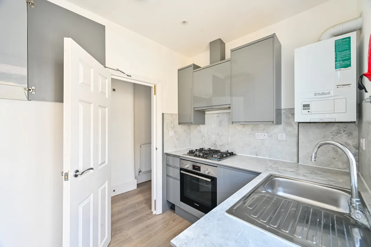Flat B, 18 Frome Road, London, photo 10