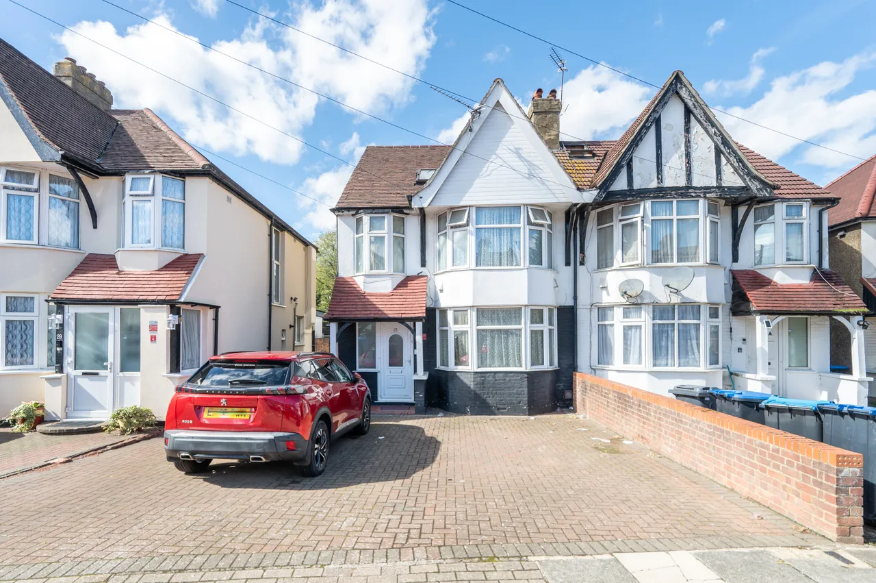 9 bed house to rent, London, NW10