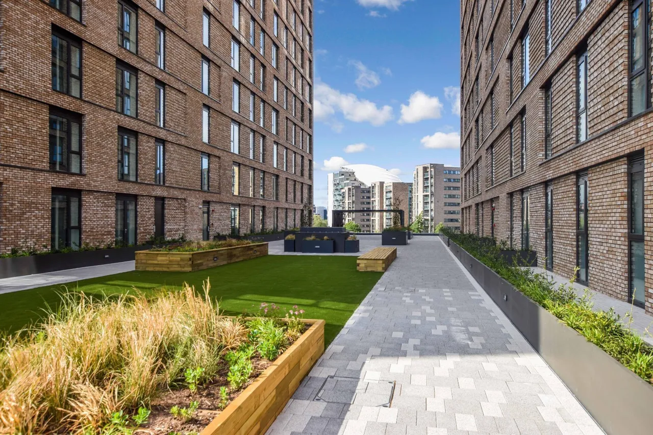 2 bed flat to rent, Wharf End, Trafford Park, M17