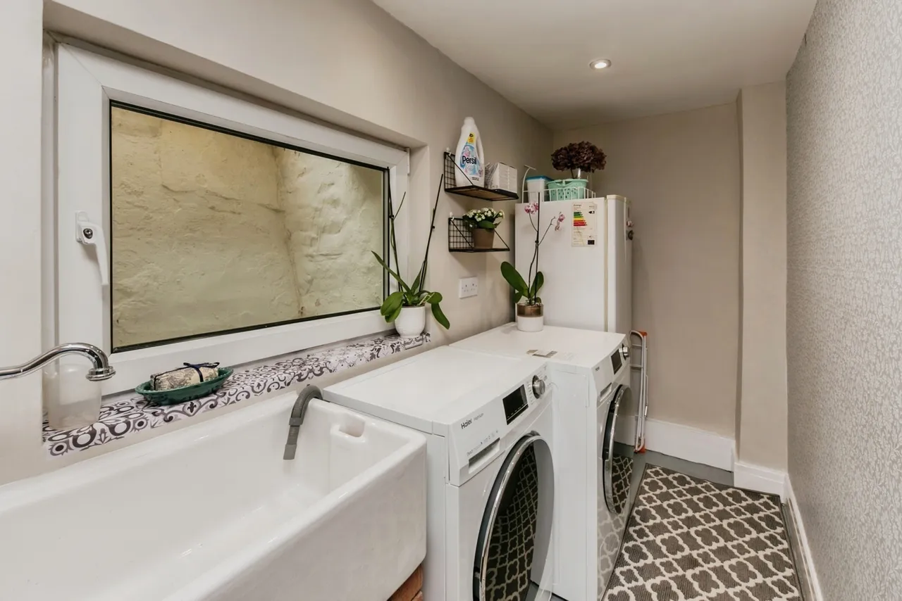 Rainow Road, MACCLESFIELD, Cheshire, SK10, photo 10