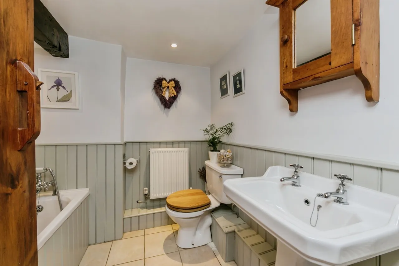 Rainow Road, MACCLESFIELD, Cheshire, SK10, photo 11