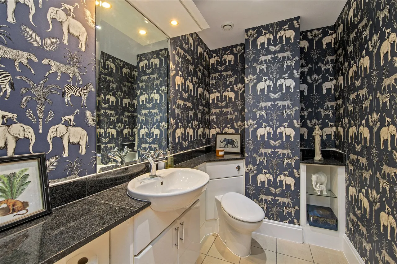 Barker Close, Kew, TW9, photo 10