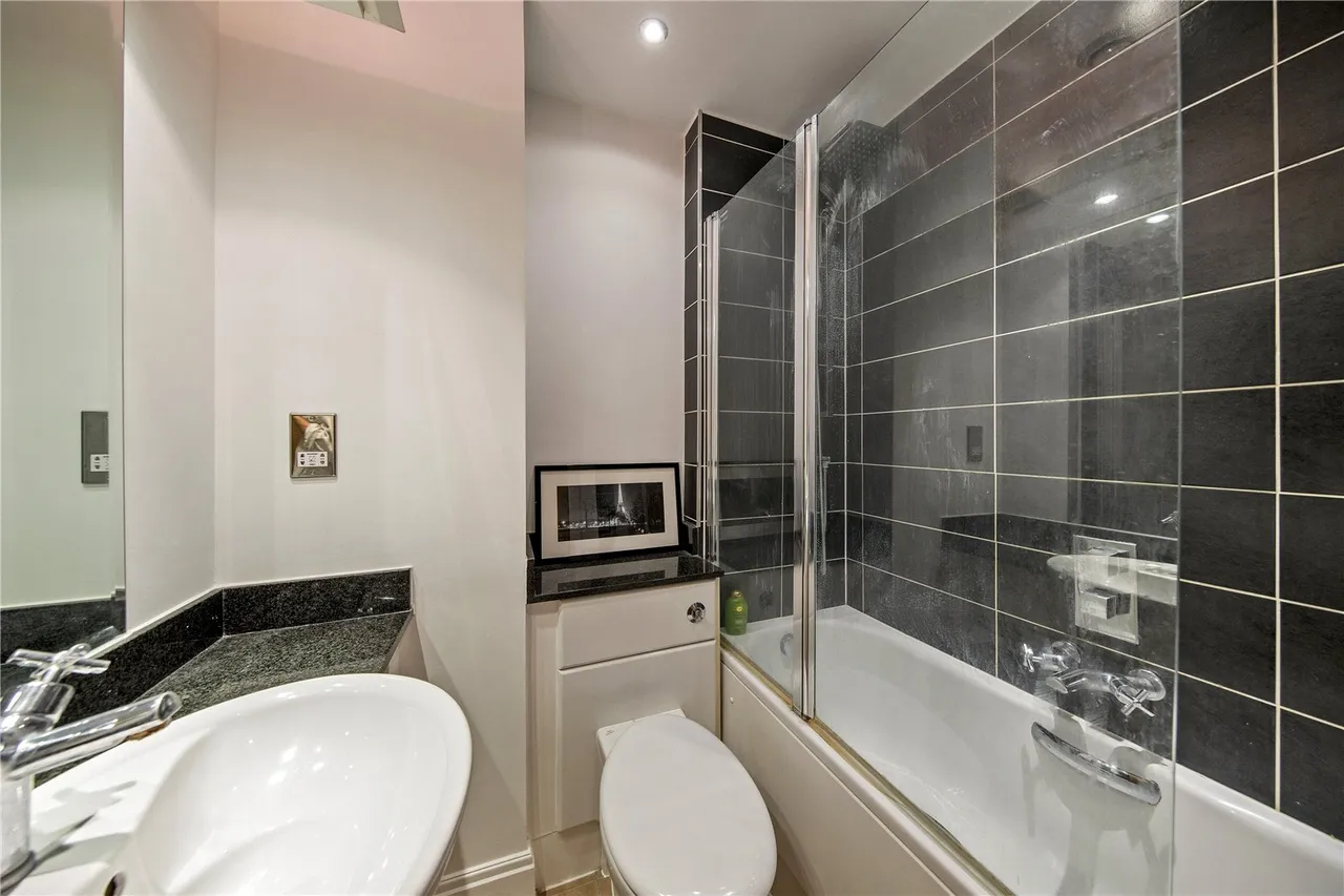 Barker Close, Kew, TW9, photo 11