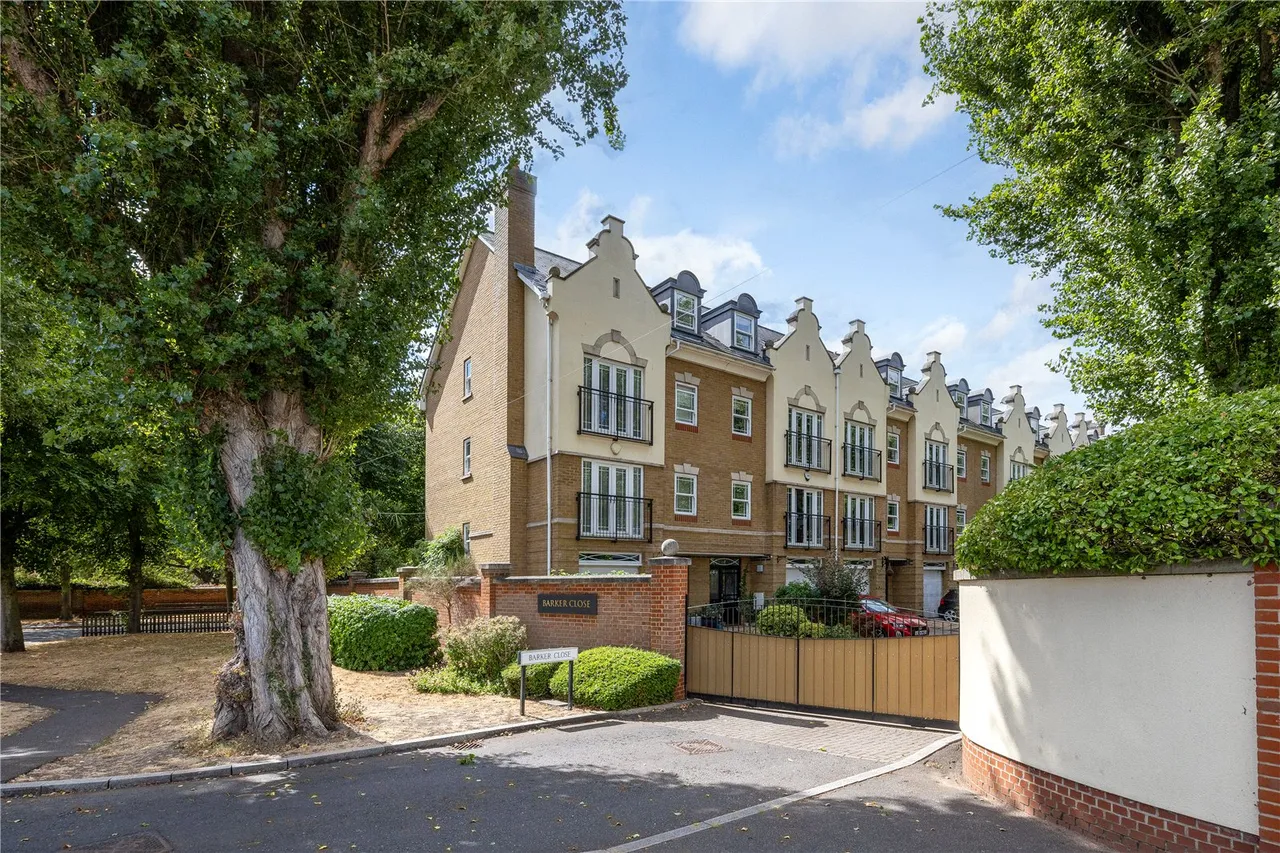 5 bed house for sale, Barker Close, Kew, TW9