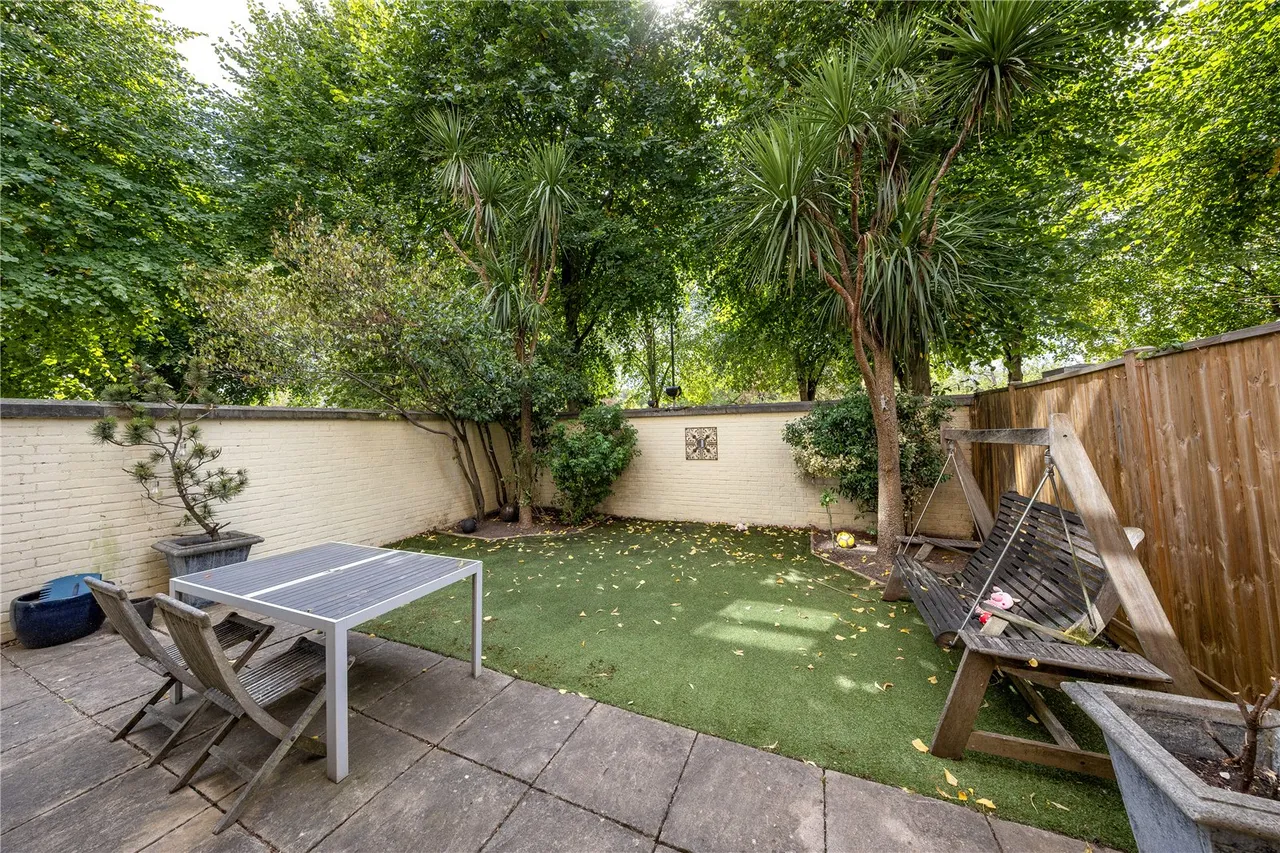 Barker Close, Kew, TW9, photo 12
