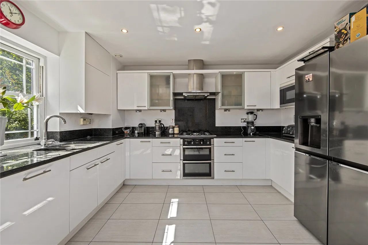 Barker Close, Kew, TW9, photo 3