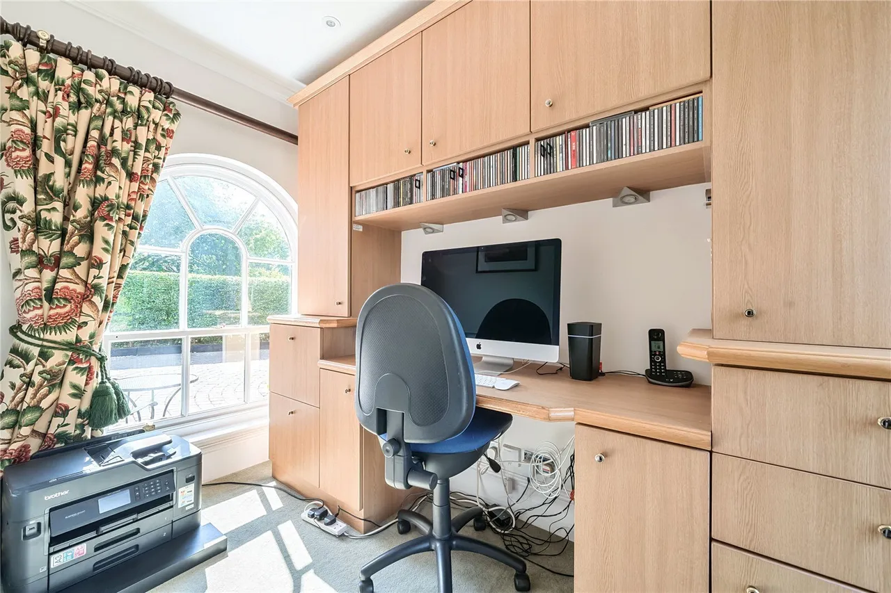 Park Road, Toddington, LU5, photo 10