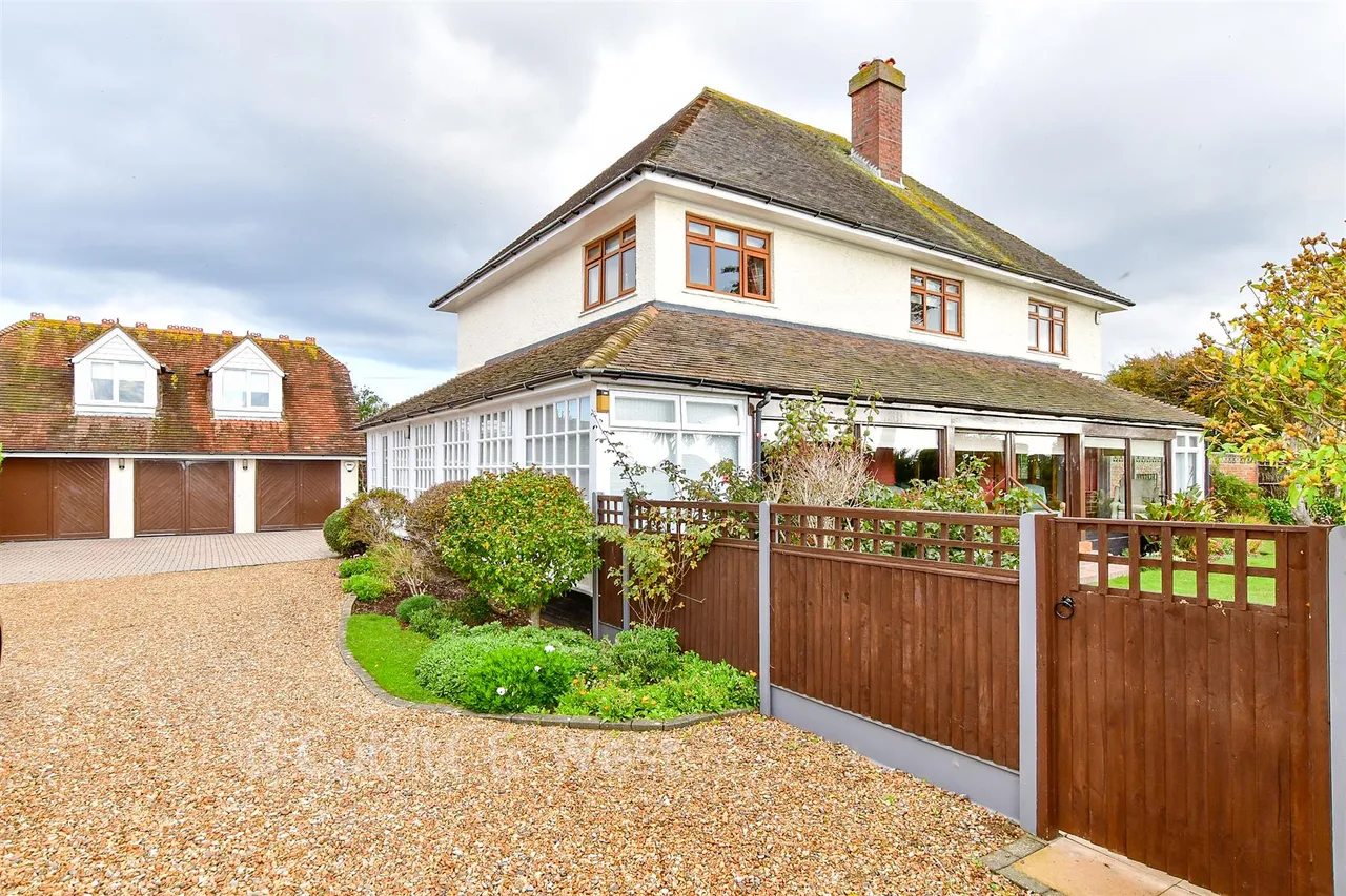 5 bed house for sale, Sea Front, Hayling Island, PO11