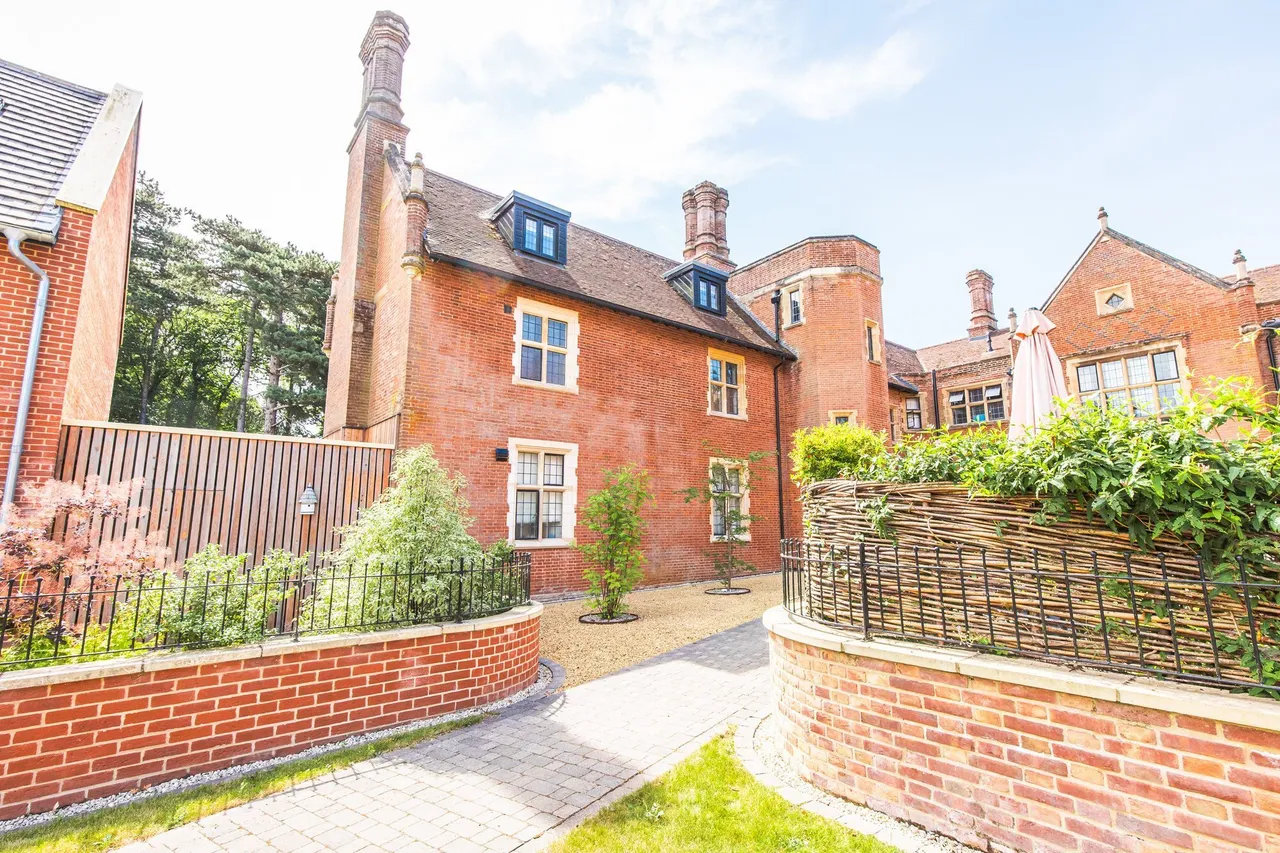 1 bed flat for sale, Top Floor Apartment in Drayton