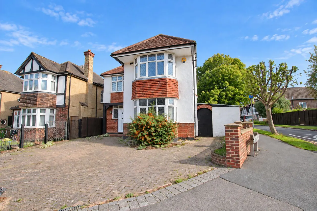 3 bed house to rent, Harcourt Road, Wallington