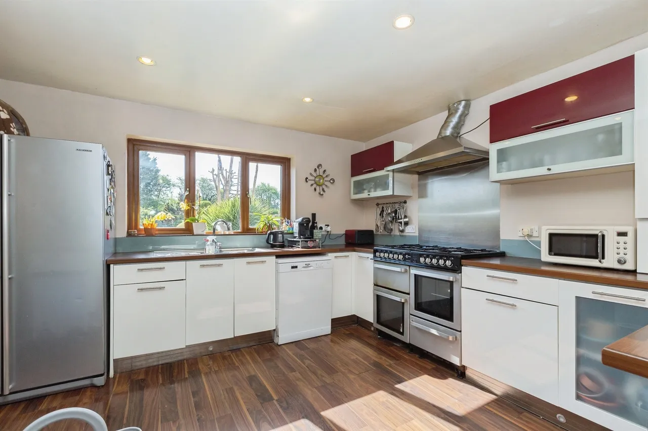 Station Road, Stoke Mandeville, HP22, photo 7