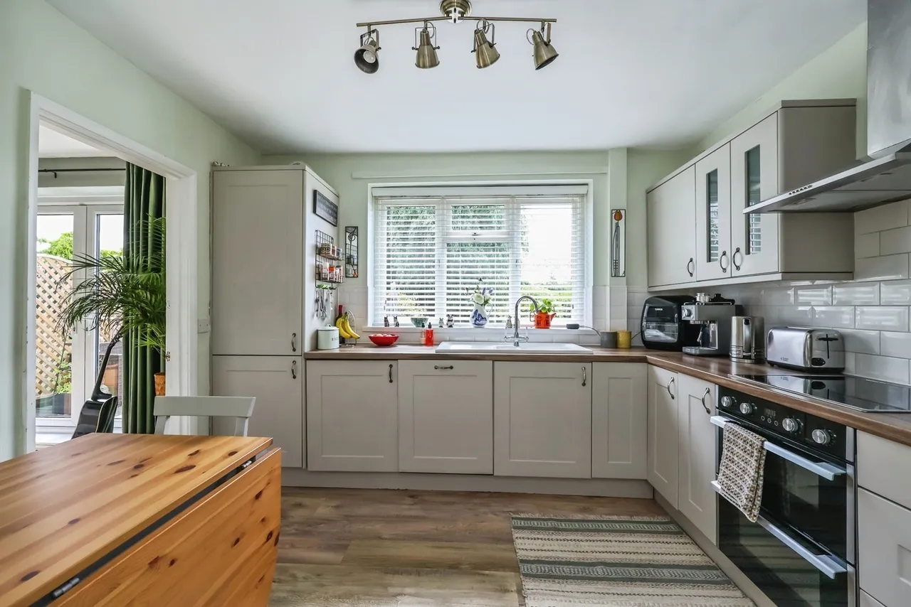 Glenloch Drive, Clifton, Nottingham, NG11, photo 2