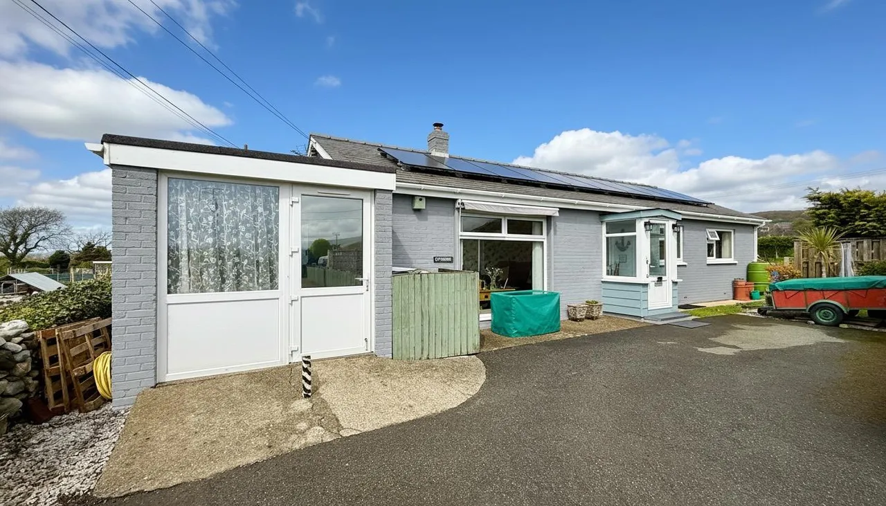 3 bed house for sale, Cynefin Ffordd Glan Mor, Talybont, LL43