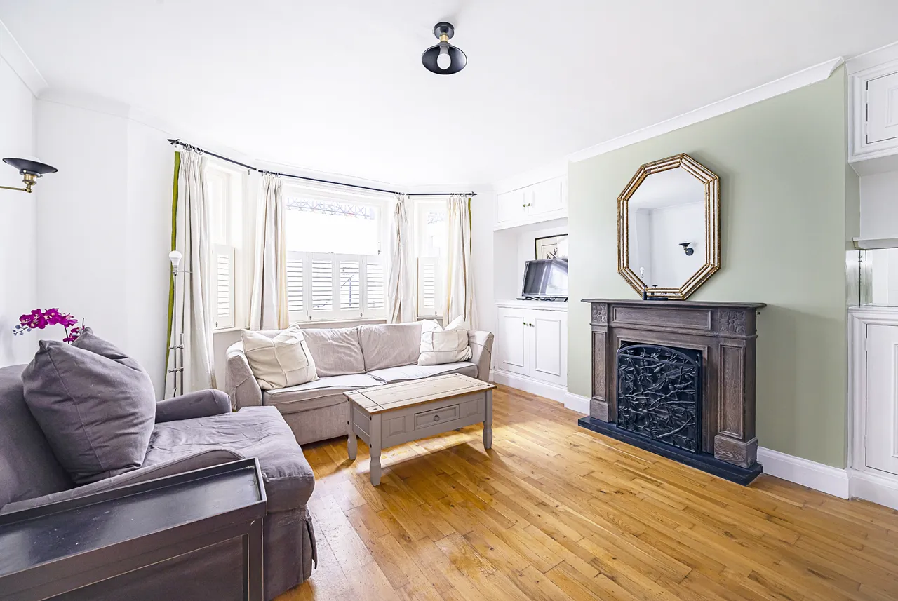 1 bed flat for sale — Comeragh Road, London, W14