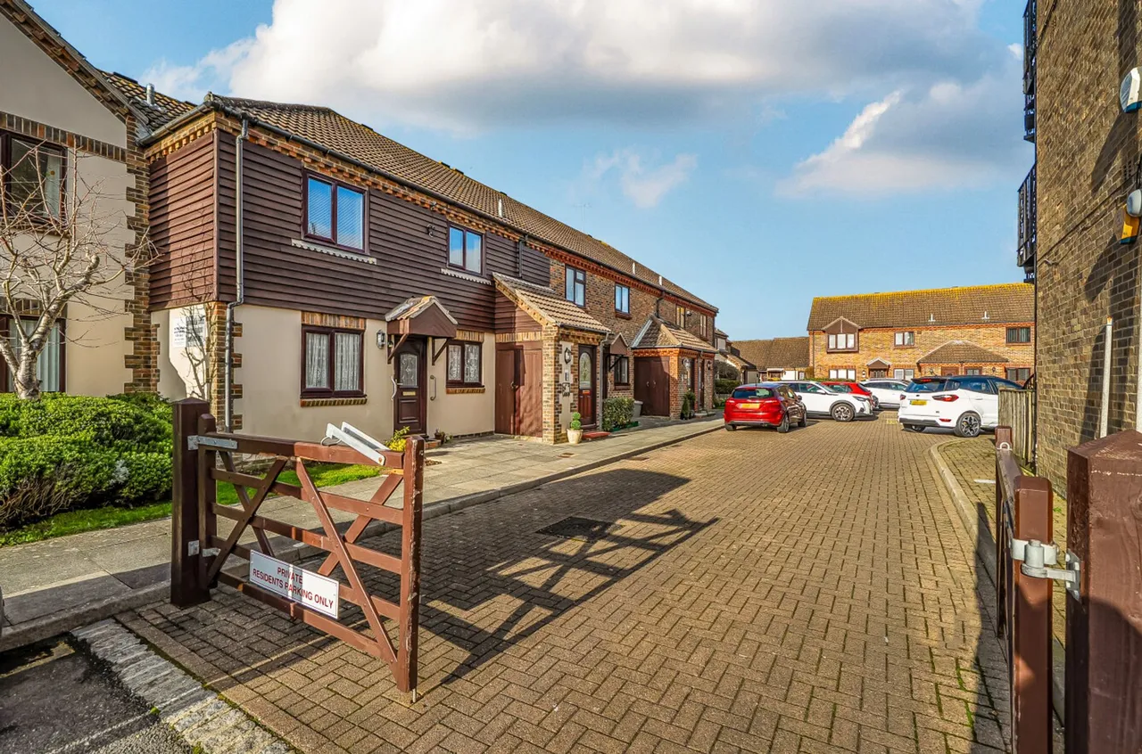Elmer Road, St. Nicholas Court, PO22, photo 16