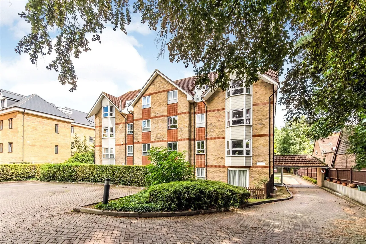 2 bed flat for sale — London Road, Maidstone, Kent, ME16