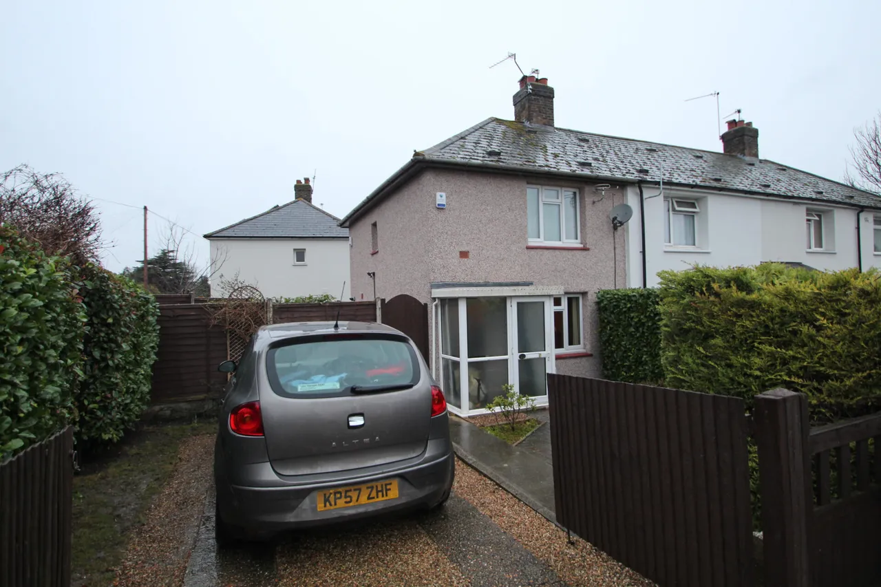 2 bed house for sale — Holly Road, Dartford