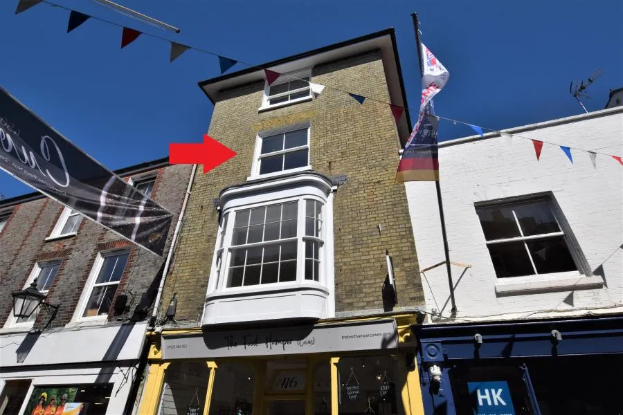 1 bed flat to rent, High Street, Cowes, PO31