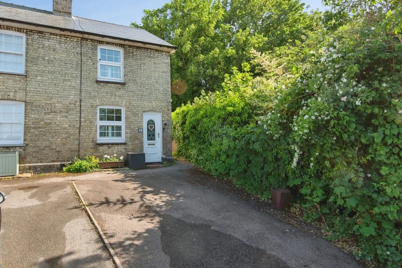 2 bed house for sale — Normans Lane, Royston