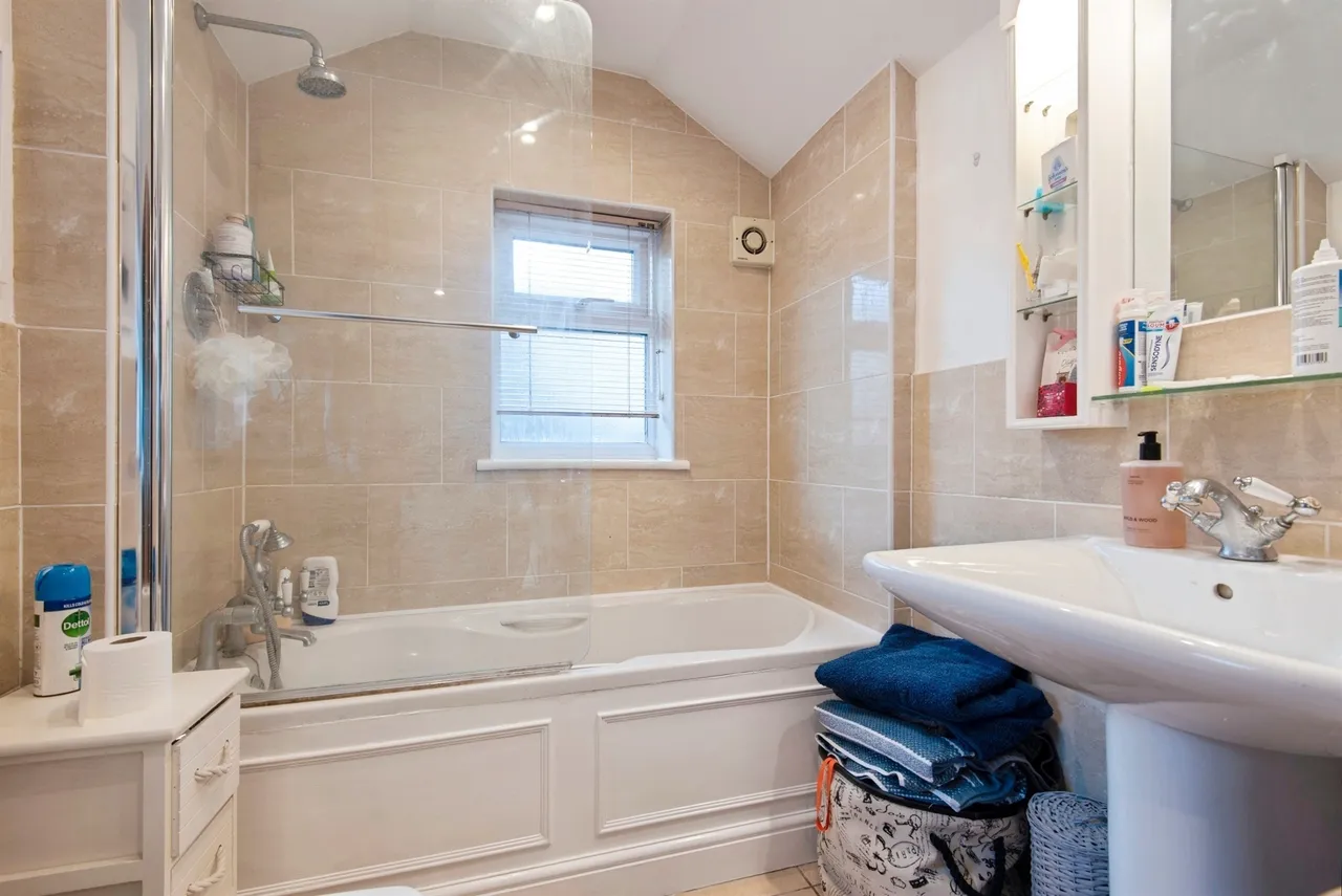 Normans Lane, Royston, photo 6