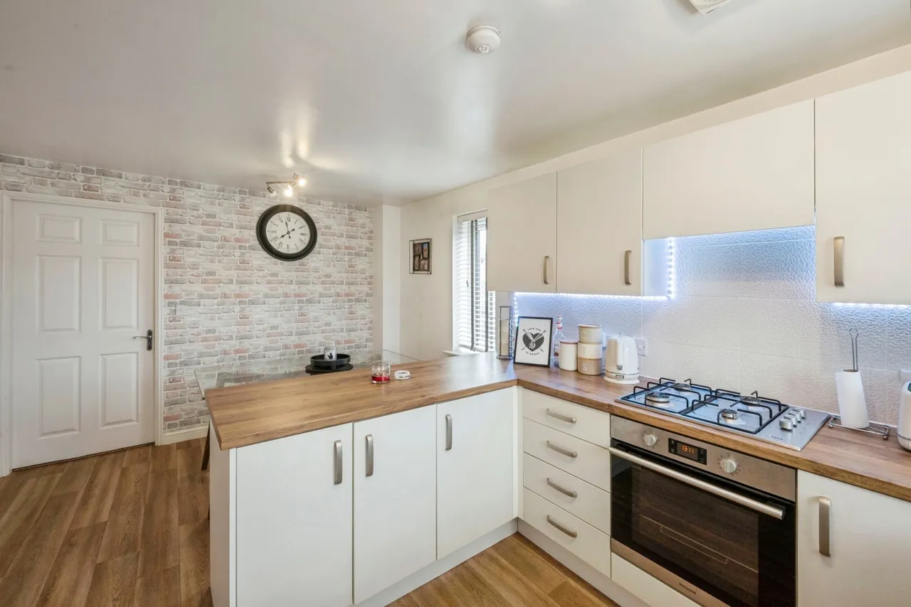 High Hazel Grove, Doncaster, DN7, photo 2