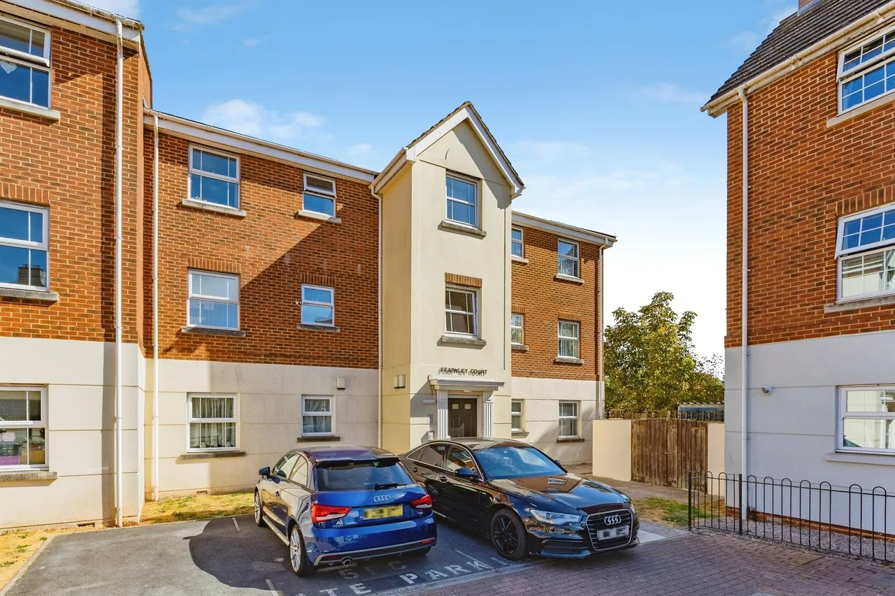 2 bed flat for sale — Cricketers Green, Torquay