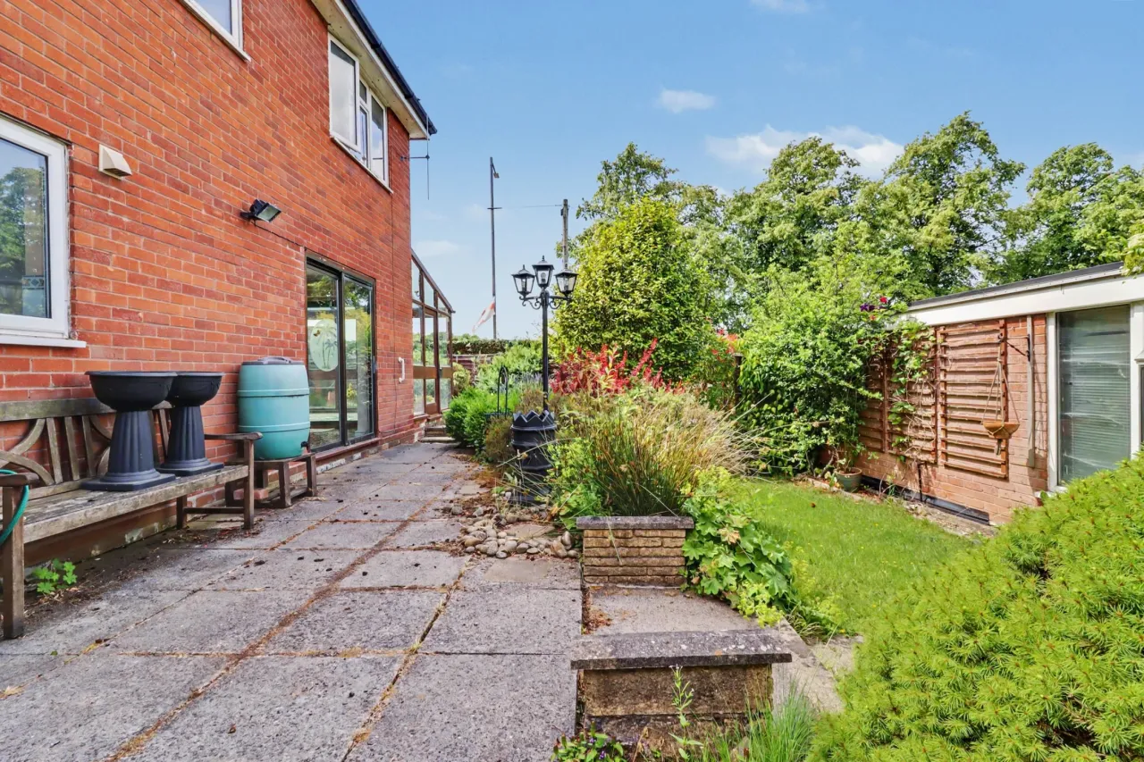 Fountain Court, Stoke-On-Trent, photo 23