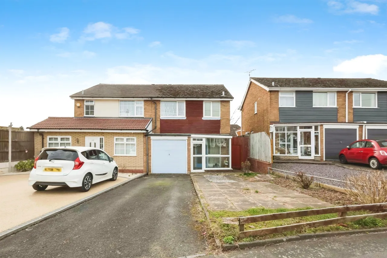 3 bed house for sale — Birch Road, Oldbury