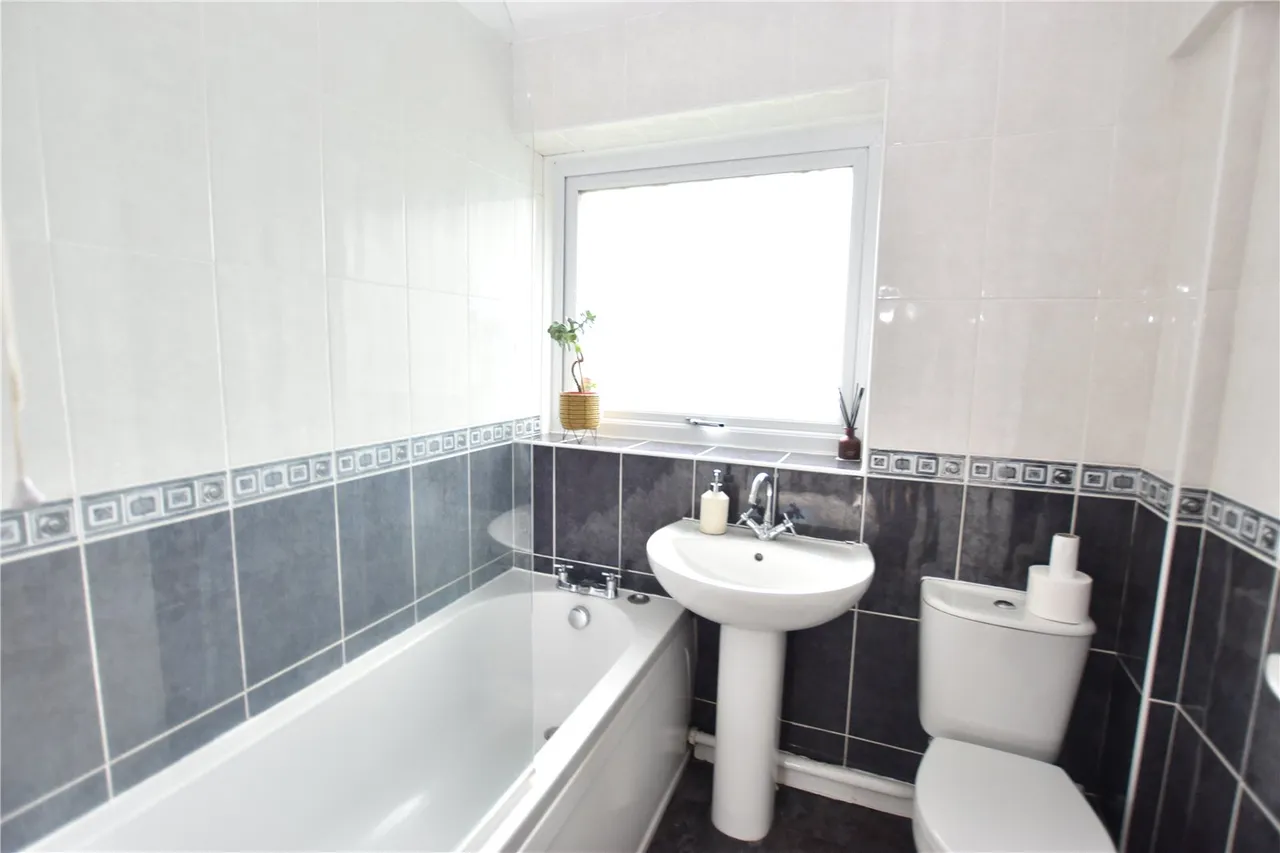 Ringwood Road, Farnborough, Hampshire, GU14 8BG, photo 11