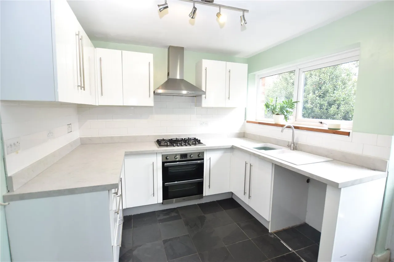 Ringwood Road, Farnborough, Hampshire, GU14 8BG, photo 3