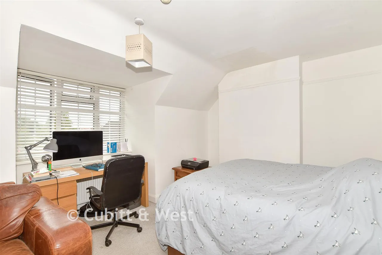 London Road, East Grinstead, RH19, photo 5