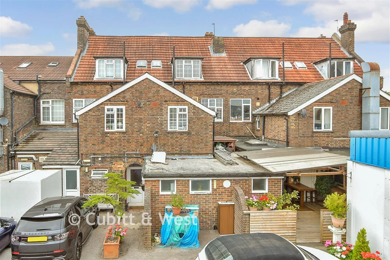 London Road, East Grinstead, RH19, photo 4