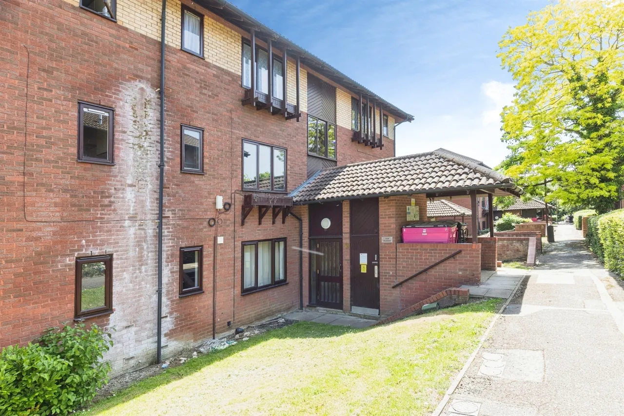 1 bed flat for sale — Troutbeck, Peartree Bridge, Milton Keynes