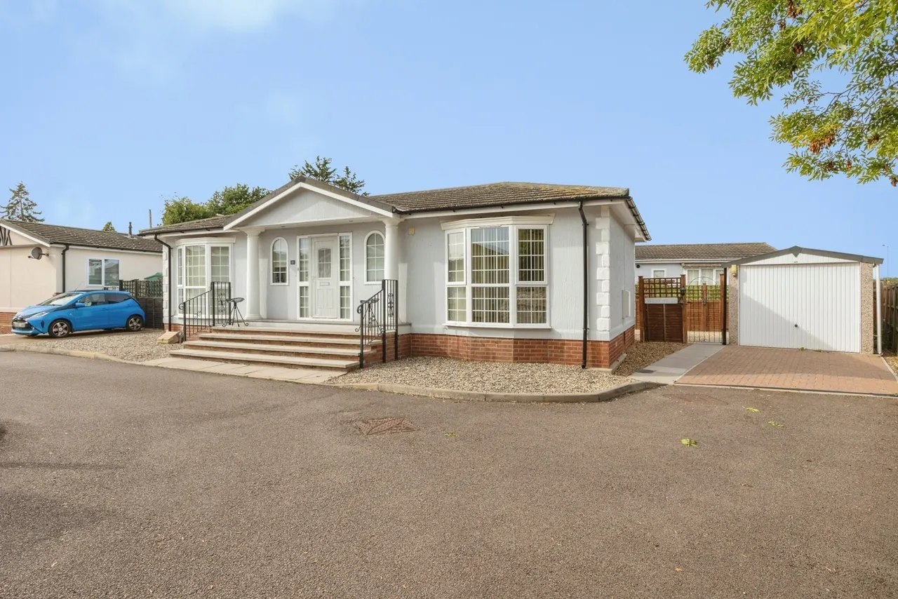 2 bed mobile home for sale, Appletree Close, Attleborough, NR17