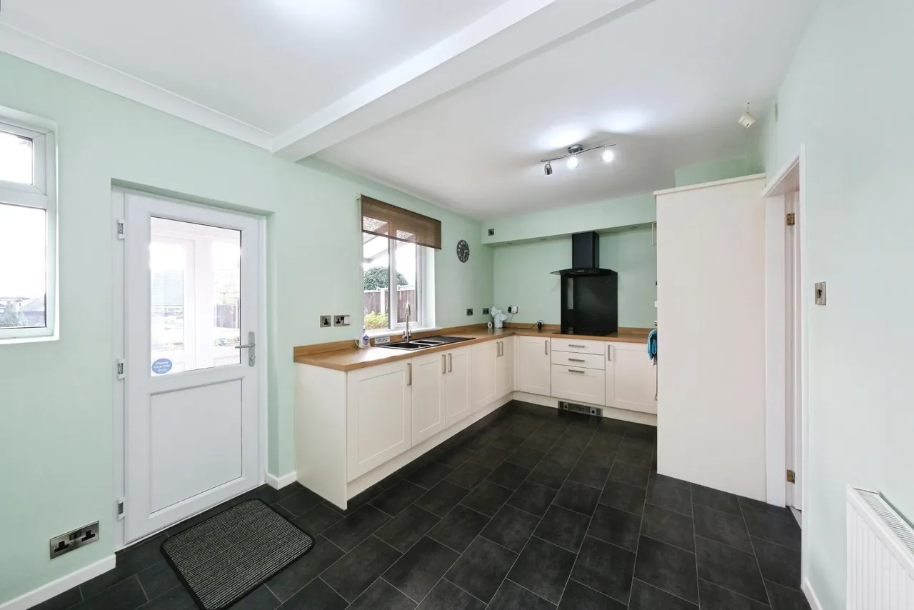 Beauvale Crescent, Nottingham, NG15, photo 2