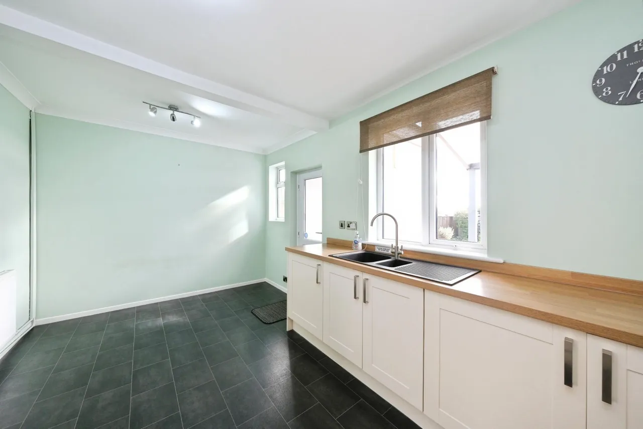Beauvale Crescent, Nottingham, NG15, photo 4