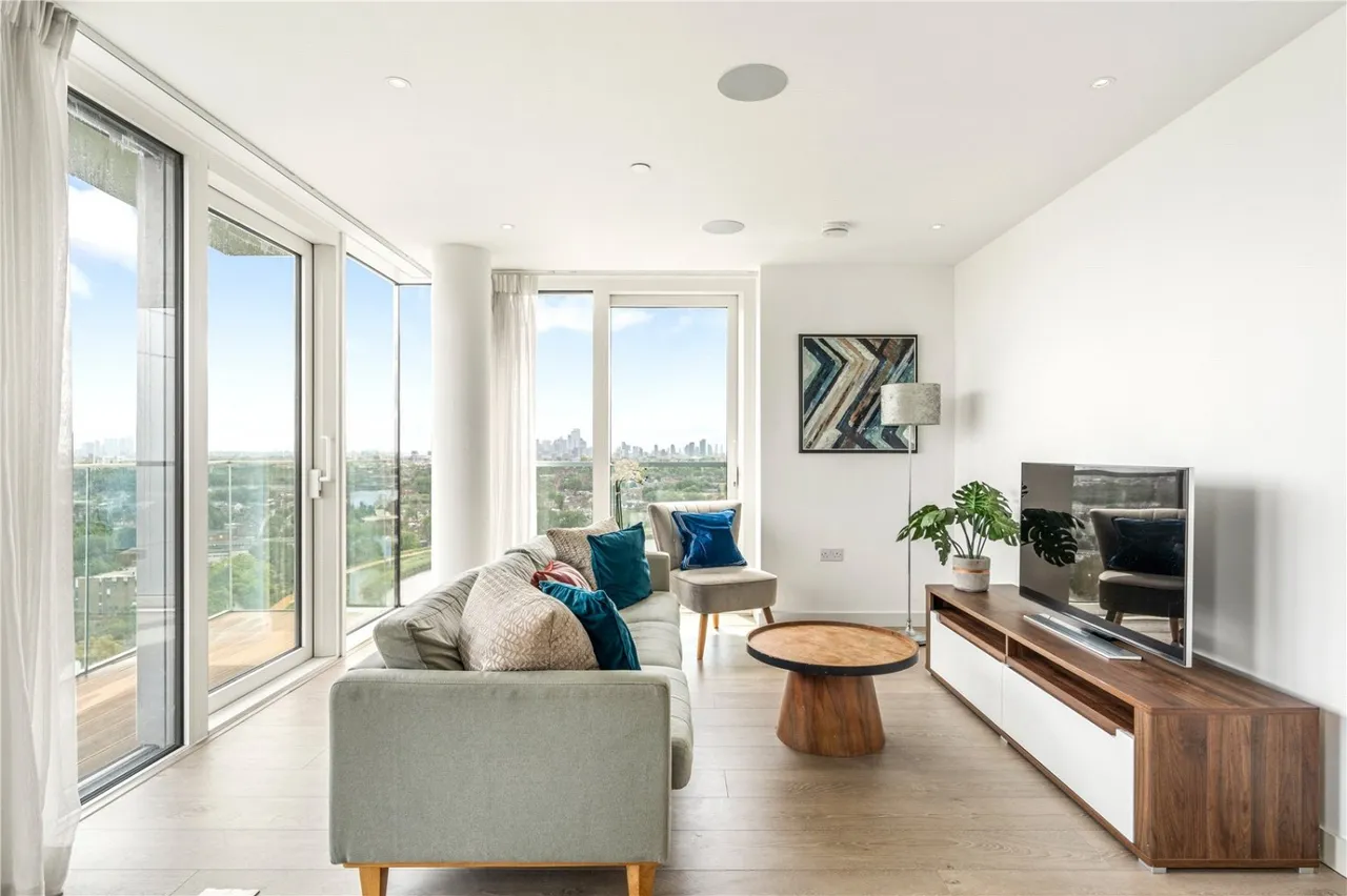 3 bed flat for sale, Newnton Close, Woodberry Down, N4